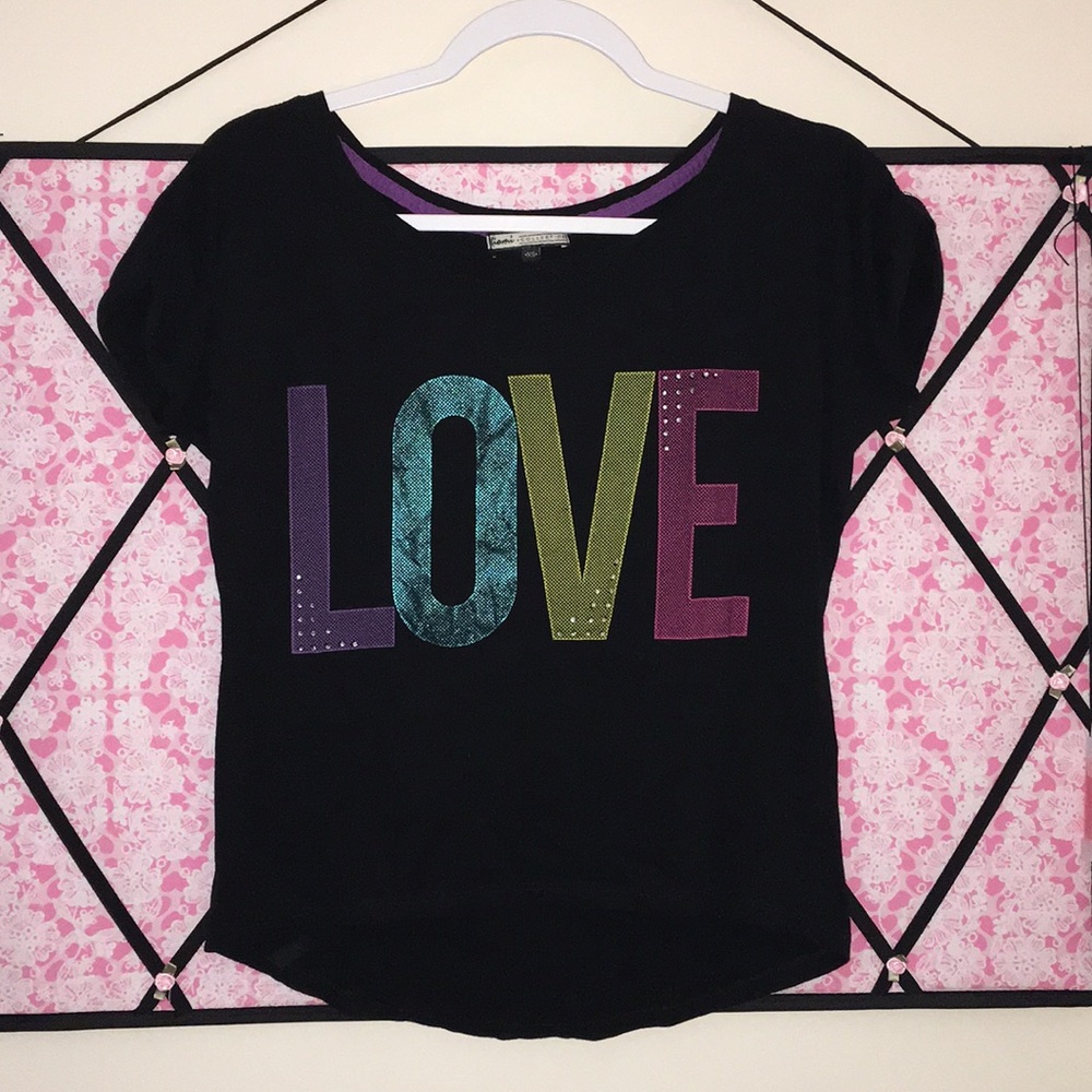 Black short sleeve shirt